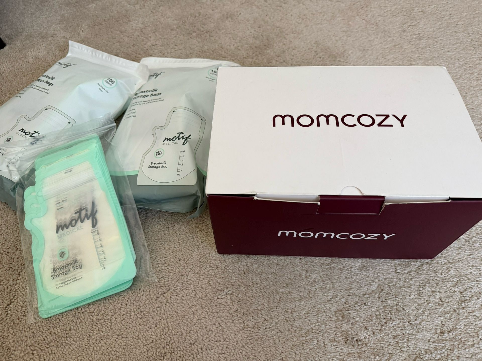 Momcozy M5 w/ Bags & Silver Nursing Cups