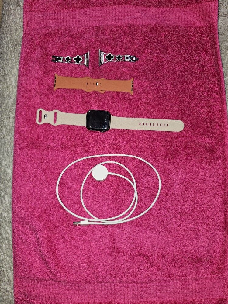 Apple Watch Series 7.  45mm With Accessories 