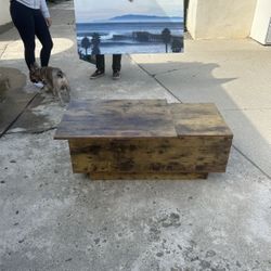 Coffee table like new 