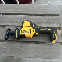 New 20v Dewalt Atomic Brushless Saw Only
