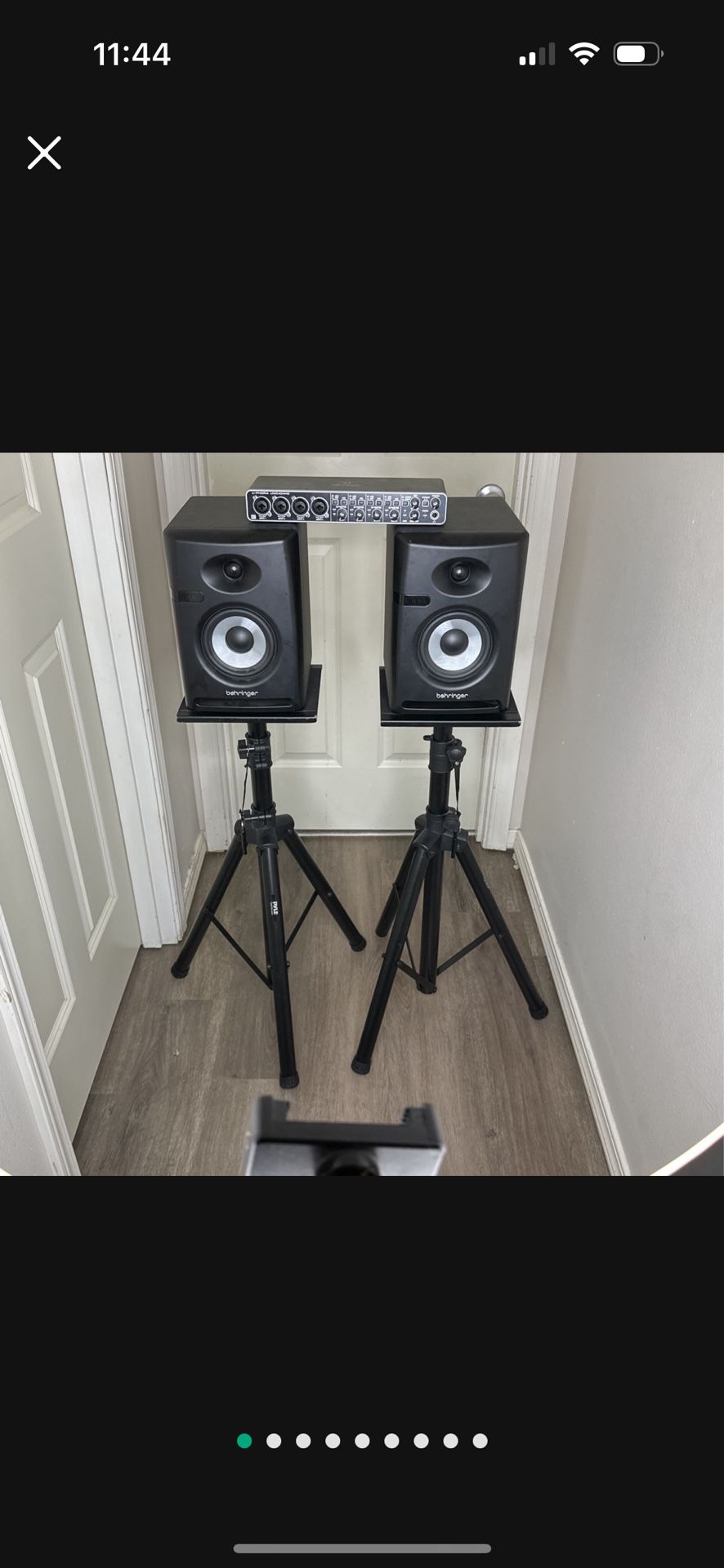 Behringer Nekkst K5 Monitor Pair with Behringer Audio Interface (Speaker Stands Included) 