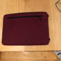 Incase Mac 15 Inch Burgundy Nylon Sleeve