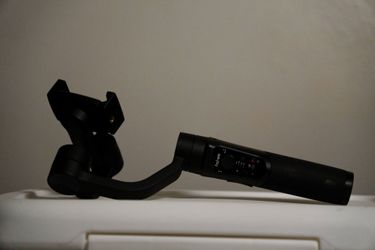 Hohem Phone Gimbal – Smooth Video Shots