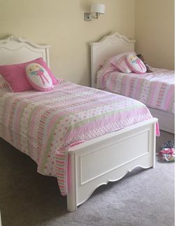 Rooms To Go Twin Bedroom Set + Trundle + Nightstand