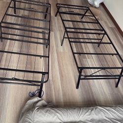 Two Twin Frames 