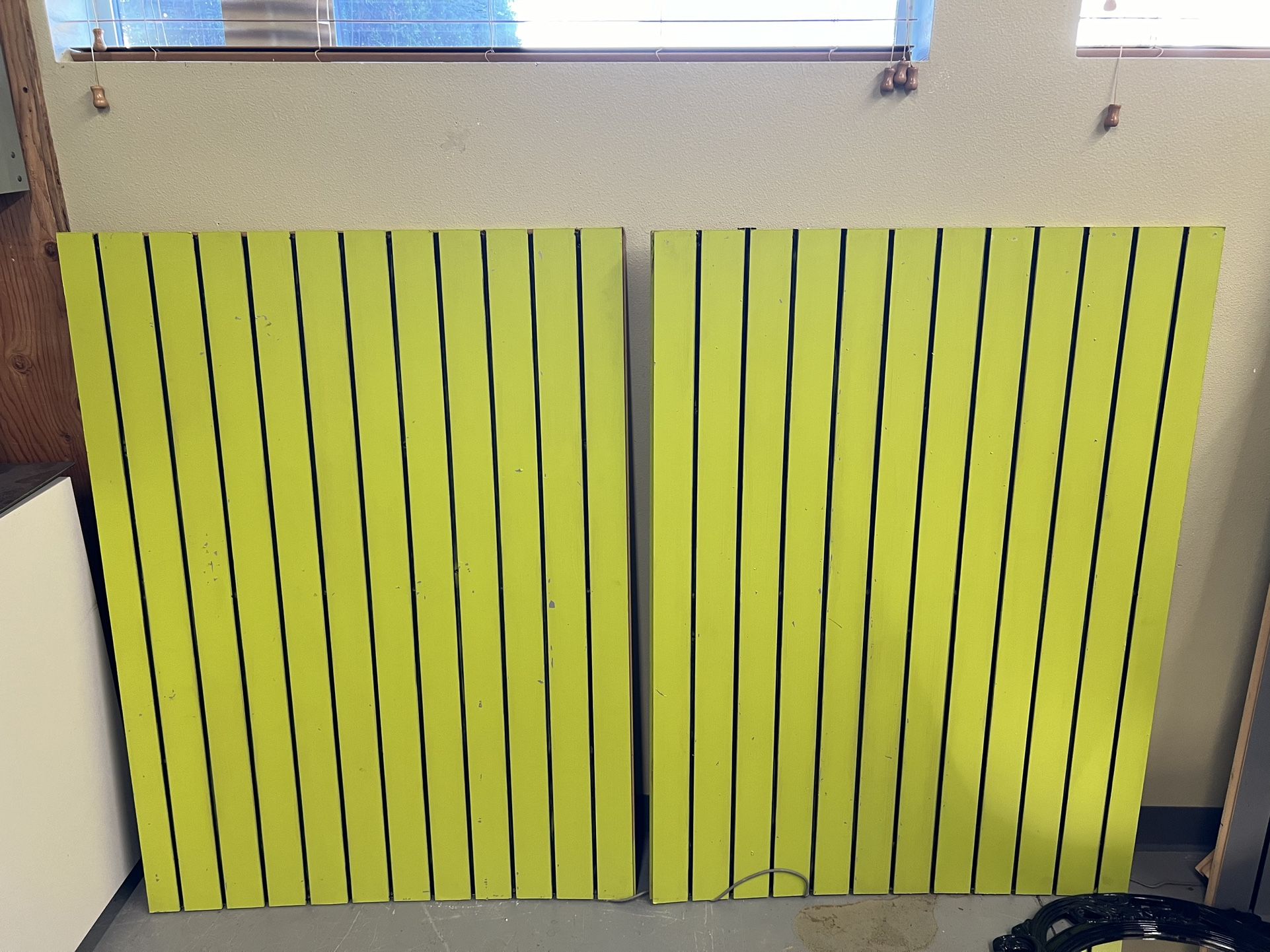 Slat Wall And Fixtures