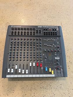 Soundcraft Spirit Powerstation 600 mixing board