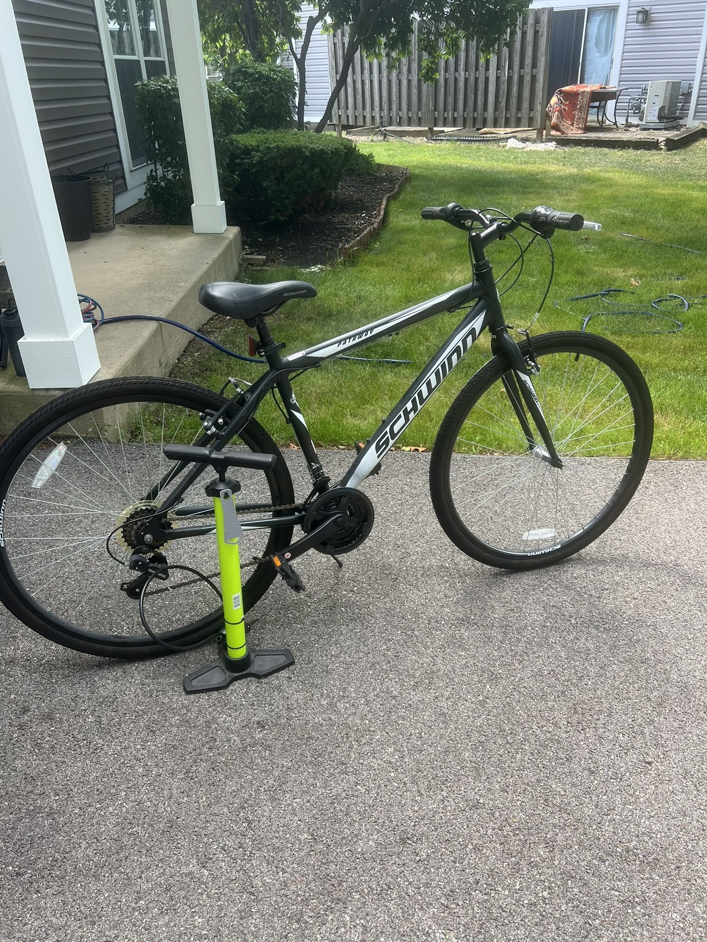 Women’s Schwinn bike