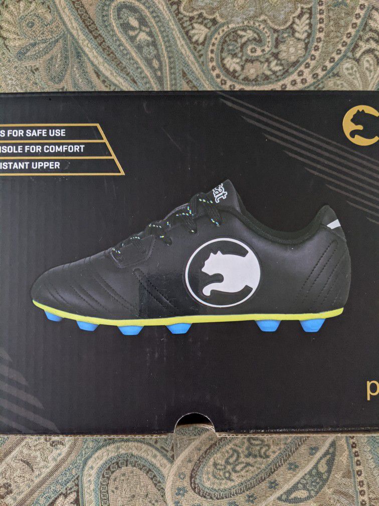BRAND NEW WITH BOX PUMA YOUTH SOCCER CLEATS SZ 3