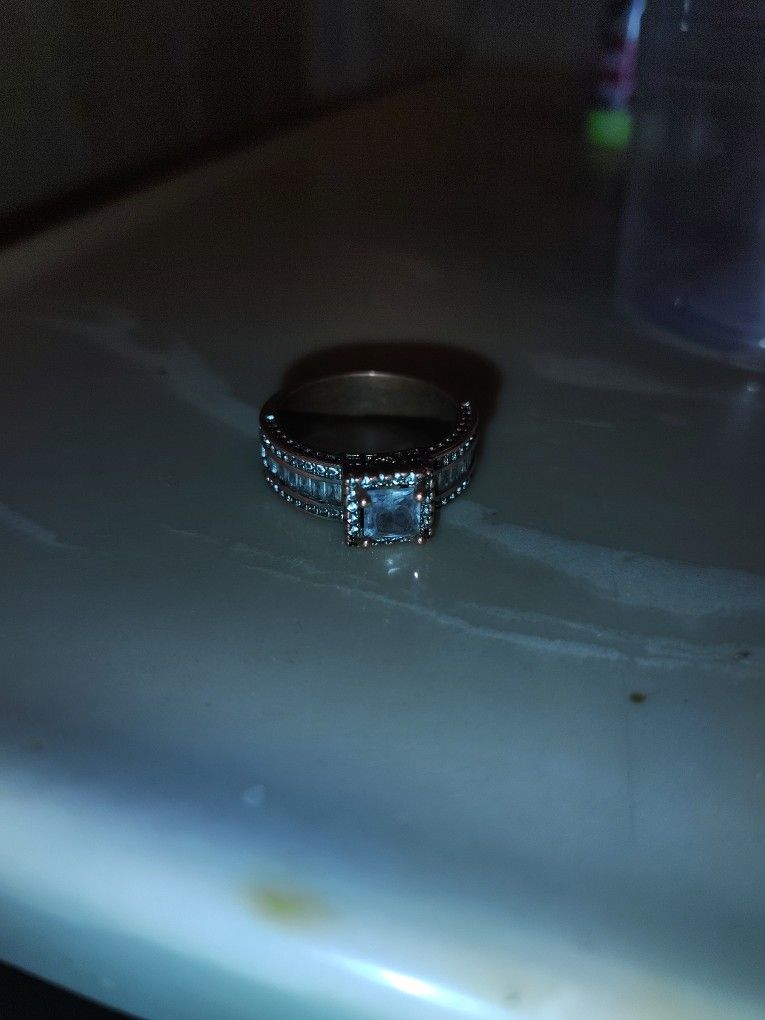 I Got It For 40 Dollar But I Can't Wear It So I Hope Someone Else Likes It