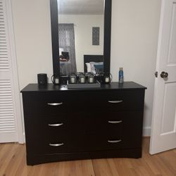 Dresser With Mirror