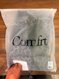 Comfrt Leo Print Sweatpants