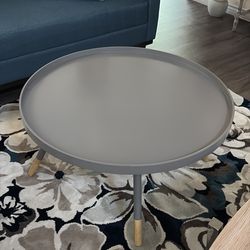 Very nice round coffee table