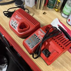 Milwaukee M12 & M12 /M18 Combo Charging Station