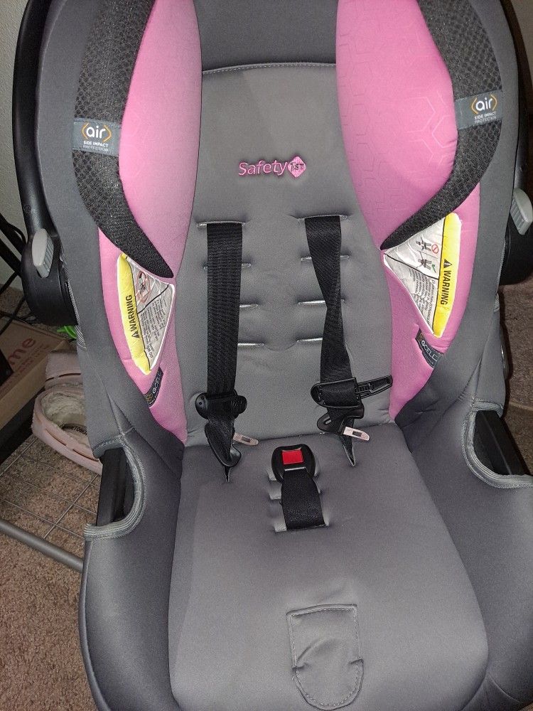Newborn Carseat (Pink) Comes With Some Extras (Unused Bottles And Some Diapers)