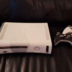 Xbox 360 Console w/ Controllers - Disc Tray Issue