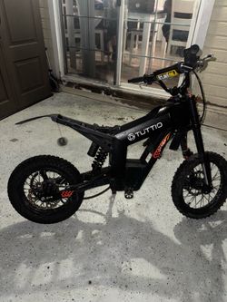 Selling all black used tuttio