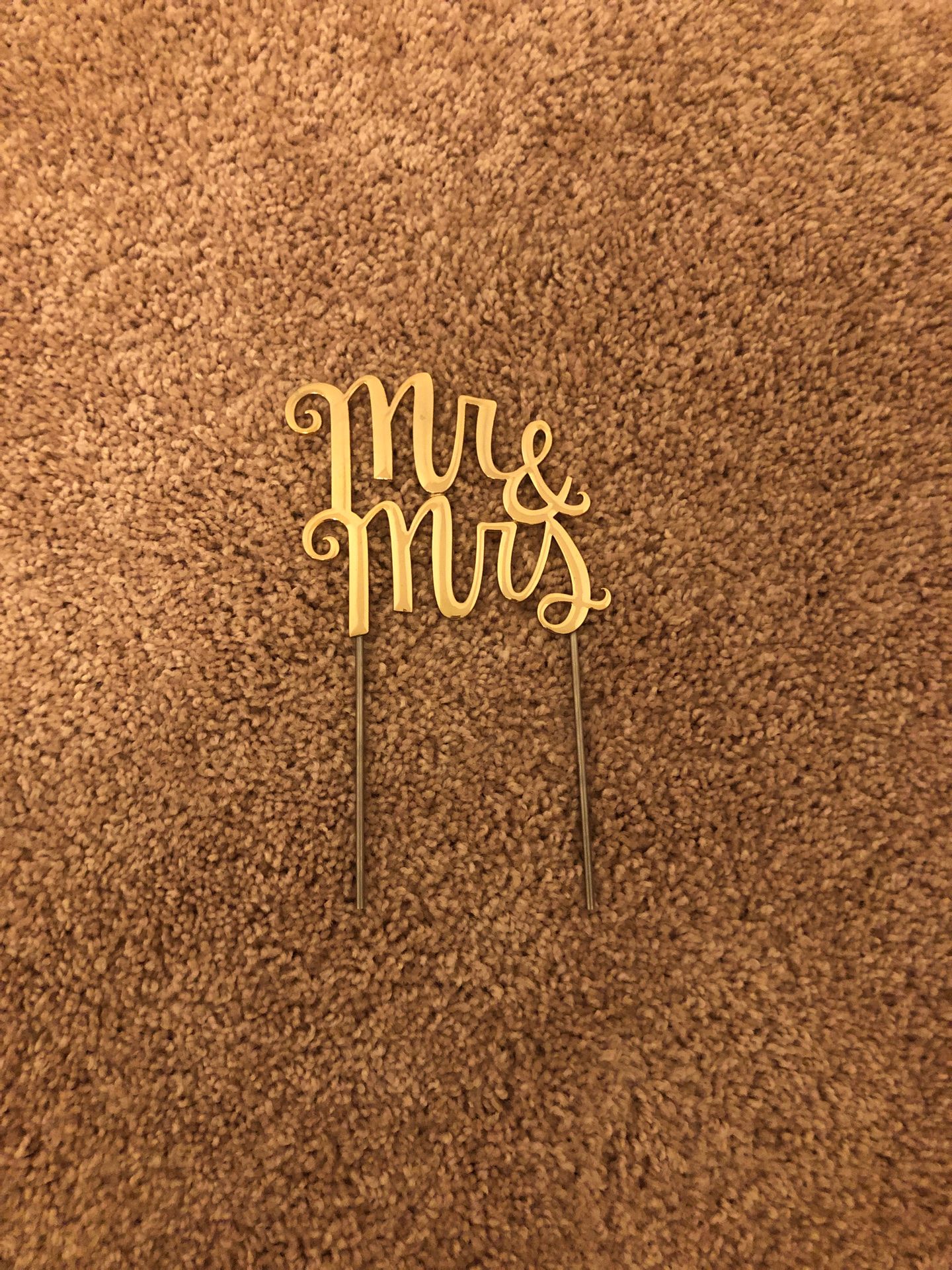 Cake topper- Mr and Mrs