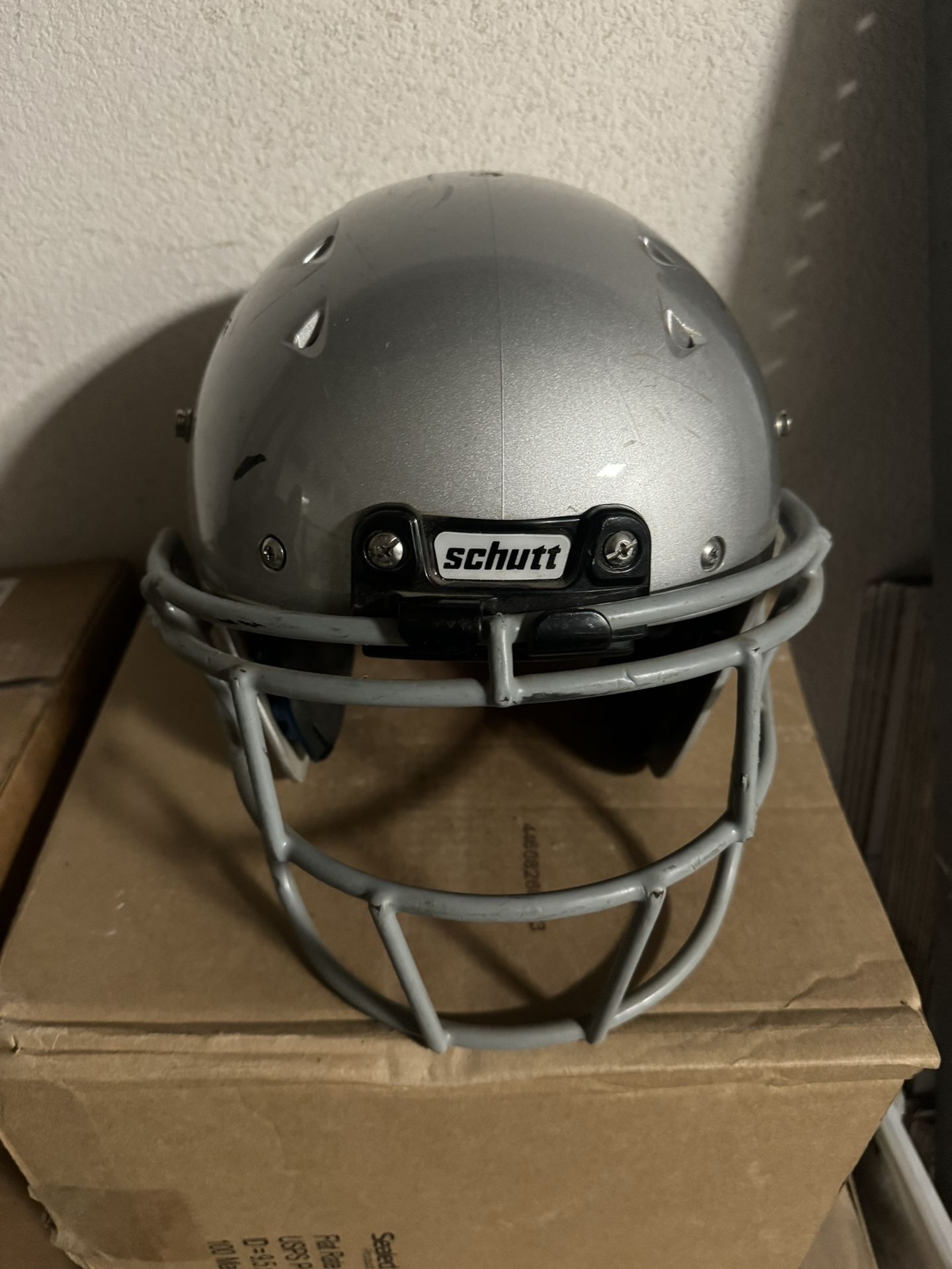 Schutt Silver Size Medium Youth Recruit Hybrid Football Helmet 798005 w/ Facemask