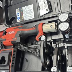 RIDGID RP 251 Stainless Steel Press Tool Kit Includes 4-ProPress Jaws (1/2, 3/4, 1,1-1/4 in.), 2-12V