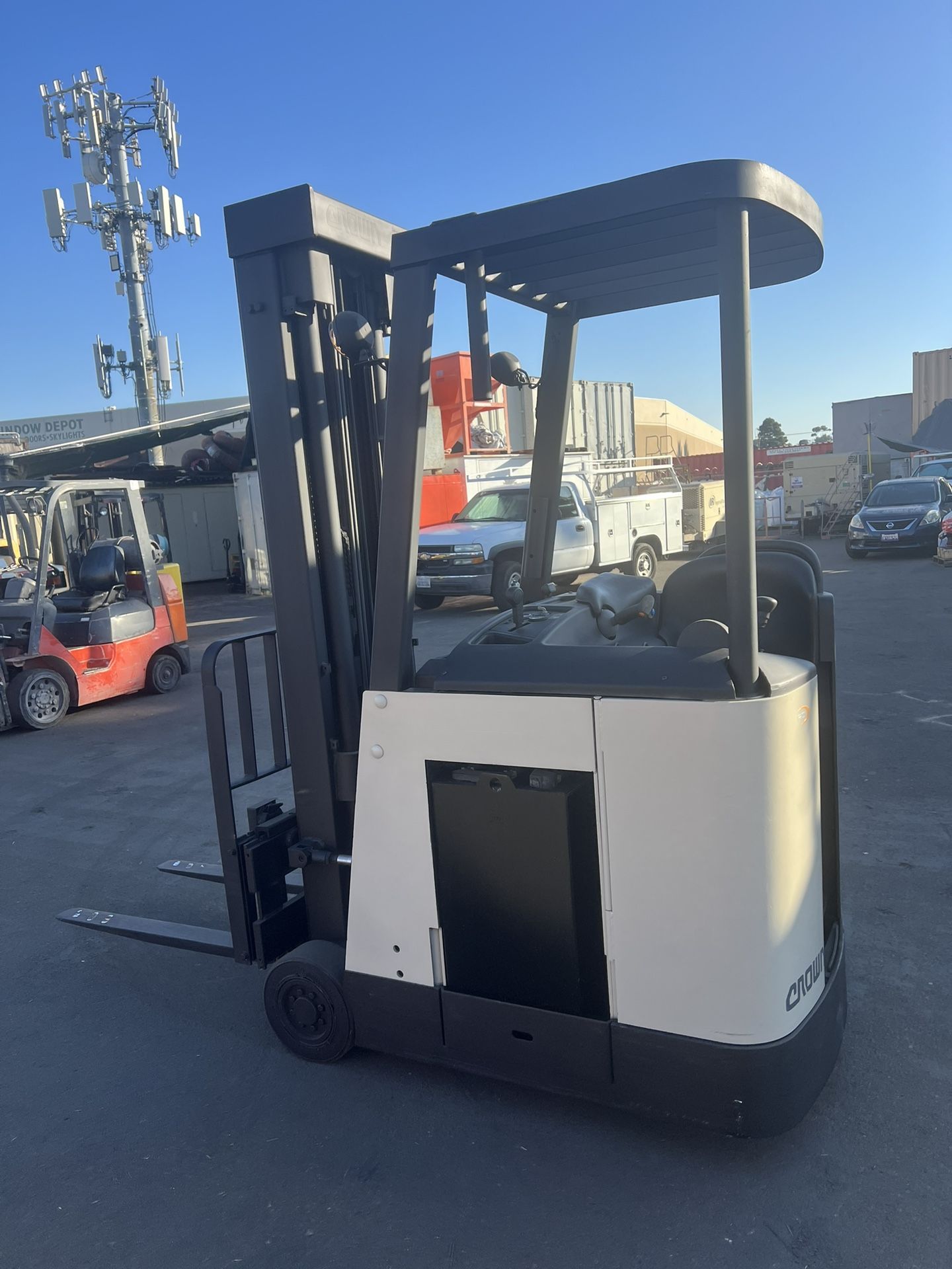 Crown RC3000 Electric Forklift