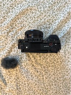 Sony ZV-E10 with 16-50mm kit lens, extra batteries and a Smallrig case