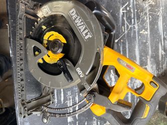 FLEXVOLT 60V MAX Cordless Brushless 7-1/4 in. Wormdrive Style Circular Saw (Tool Only)