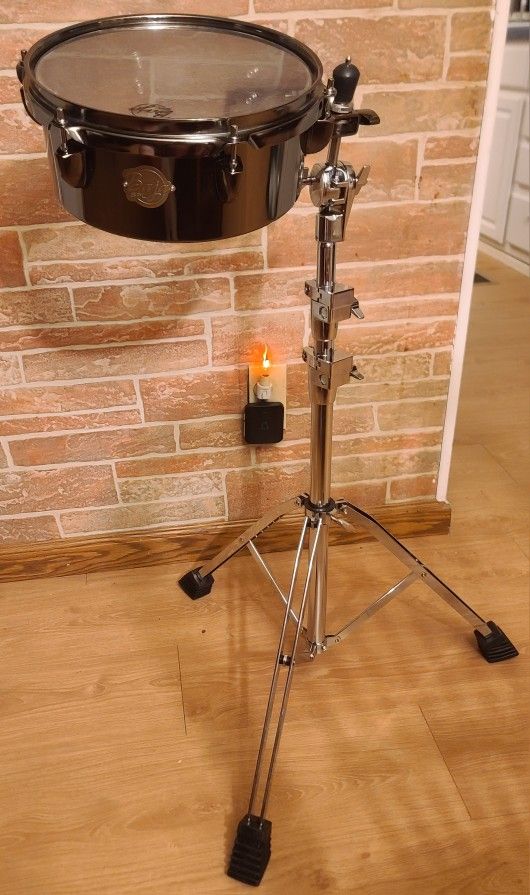 BATERIA / DRUM - 10" BLACK CHROME BAJA 10" MINI TIMBALE LIKE BRAND NEW WITH NEW HEAVY-DUTY DOUBLE BRACED LEG STAND  $120.00  FIRM 