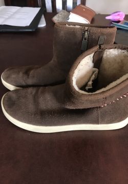 Size 4 kids uggs