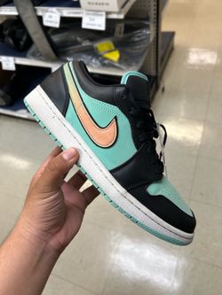 NIKE - SZ 8.5