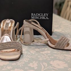 Badgley Mischka, Block Heel, Open Toe. Ivory Color. Size 7 1/2.