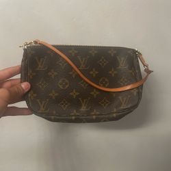 Louis Vuitton Vintage Monogram Canvas Pochette 