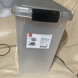 Plastic Pet Food Container, 1 Piece