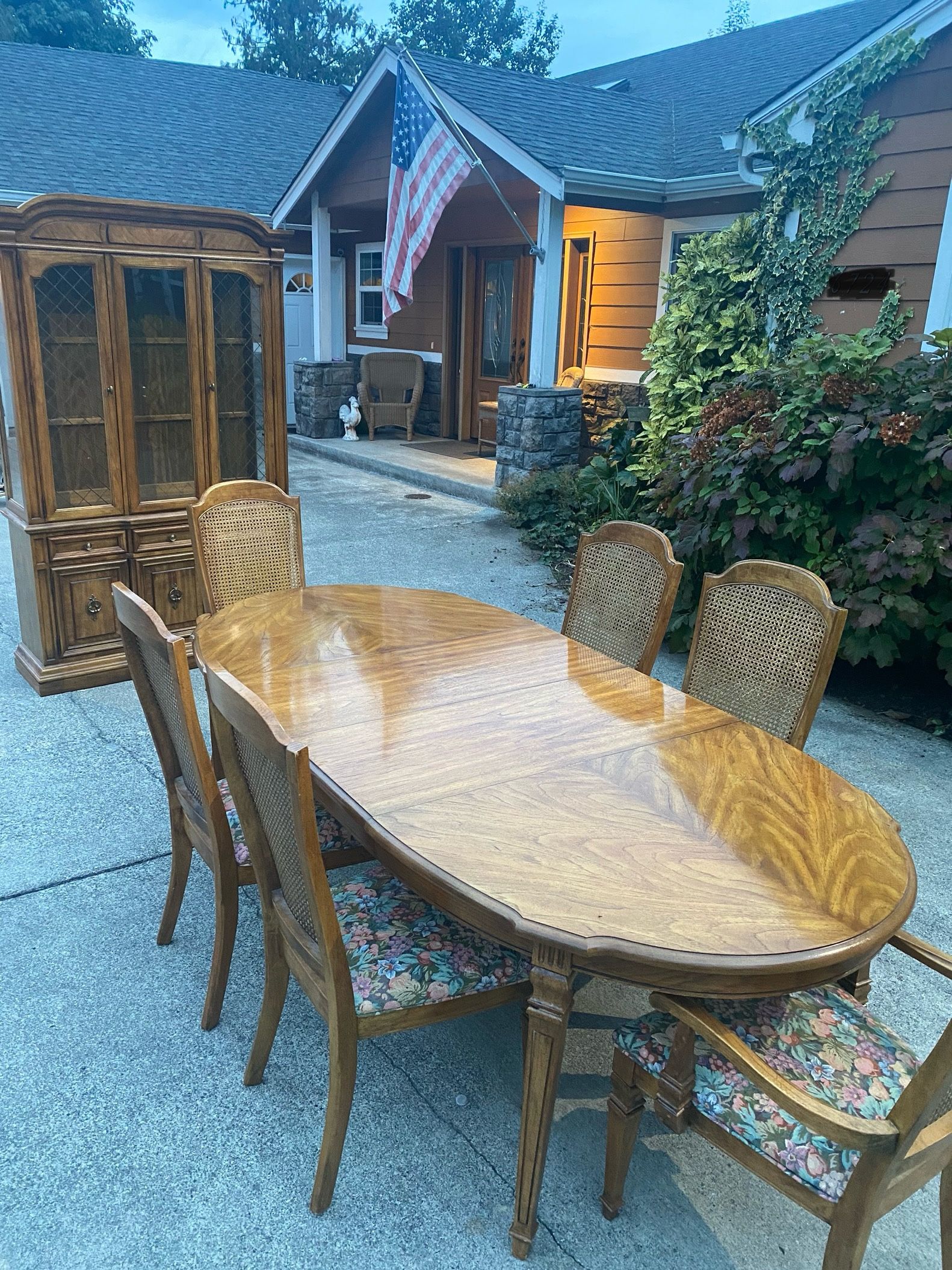 10 Piece Dining Room Table 6 Chairs 2 Leafs China Hutch