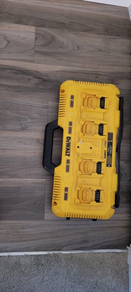 Dewalt 20v Max Fast Charger 4 Port