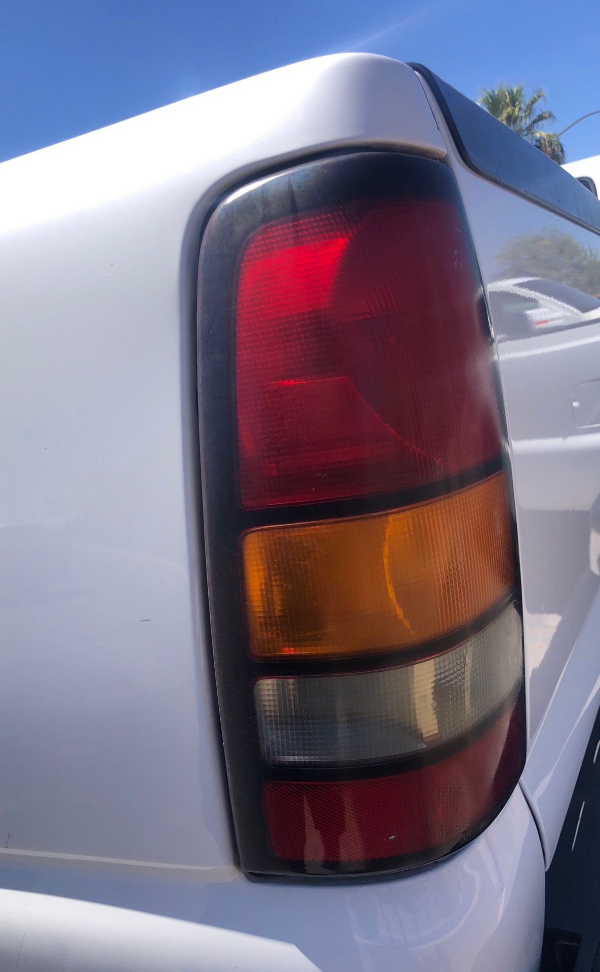 OEM Sierra Taillights tail lights OEM 99-07 GMC Sierra 1500 2500 3500 Yukon XL Driver/Passenger 2005 05 2006 06 2004 04