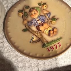 M J Hummel Plate