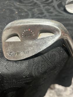Men's Taylormade 52° golf wedge