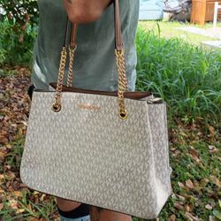 Micheal Kors Purse 
