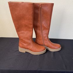 Universal Thread Boots -Brand new