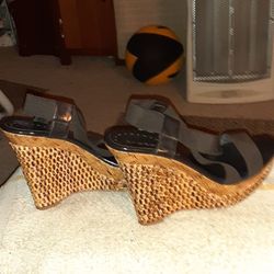 BCBGIRLS STRAPPY  PLATFORM MELY WEDGE SIZE 9.5