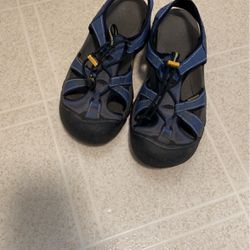 Keen woman’s waterproof adventure sandal  