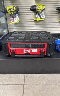 Milwuakee Pack out Radio 