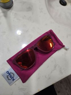 Oakley woman's frogskins prism lenses