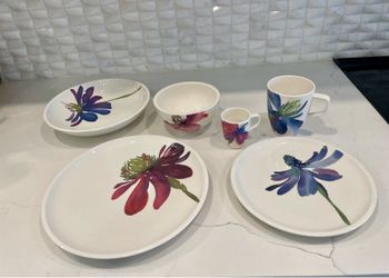 Villeroy & Boch Porcelain Dinnerware Service for 12