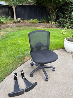 Black Mesh Office Chair with Armrests