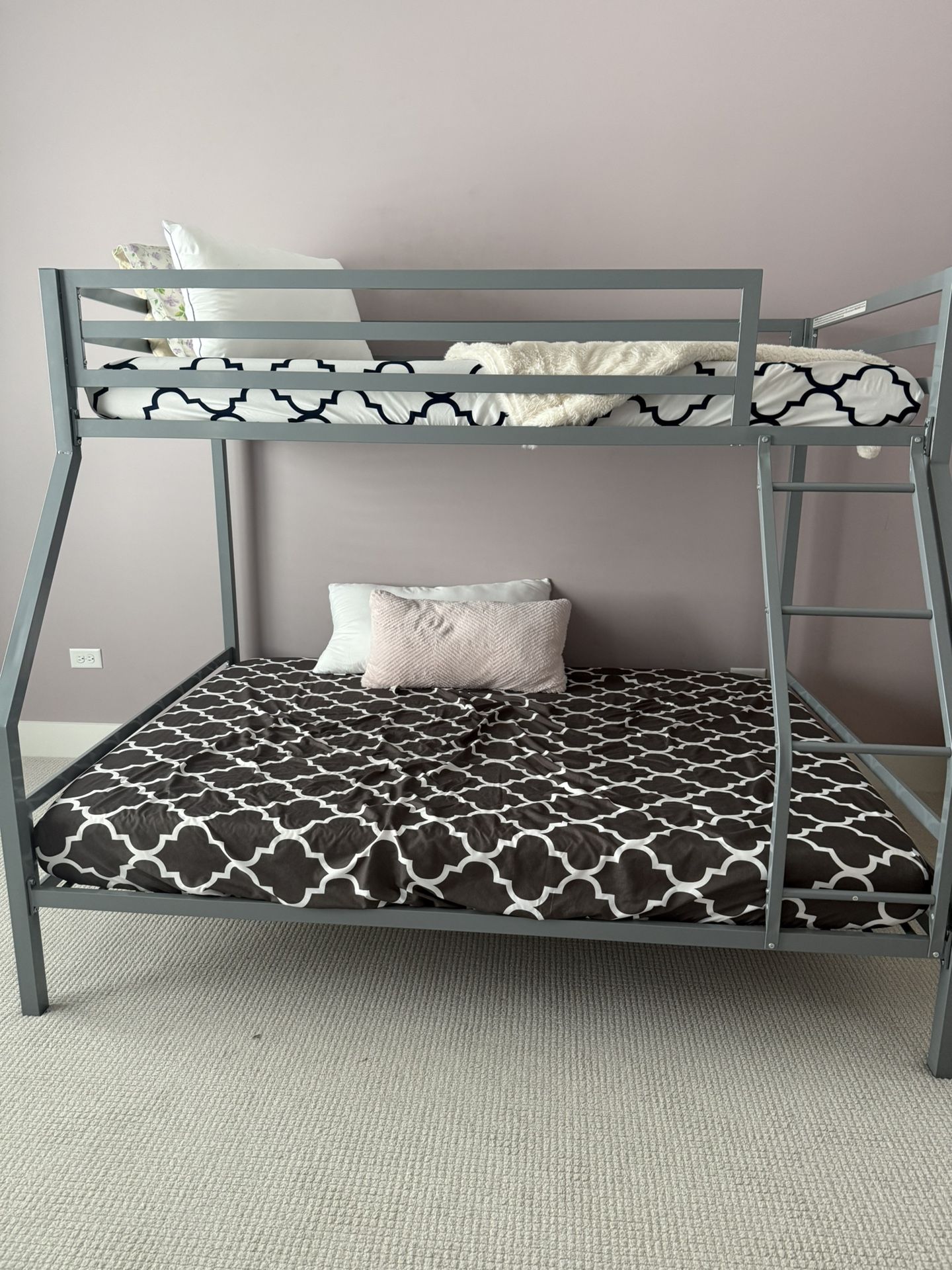 Bunk Bed (Almost Brand New ) Mattress Included 