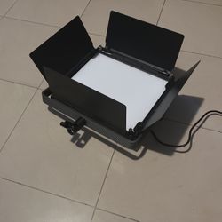 Newer RGB Light New!!!whit Tripod Stand 2 Pack $250