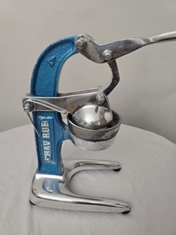 Vintage Chav Rub #4 Mexican Citrus Juicer Heavy Duty Manual Squeeze Cast Iron