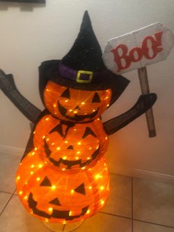 Light-Up Halloween Pumpkin Stack Decoration